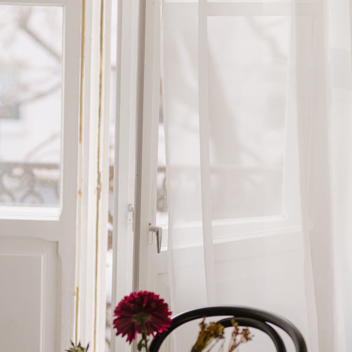 Light and transparent curtain