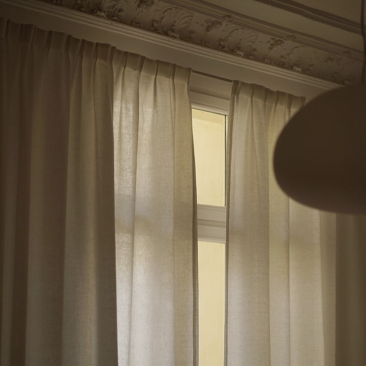 Heavy curtains with blackout properties